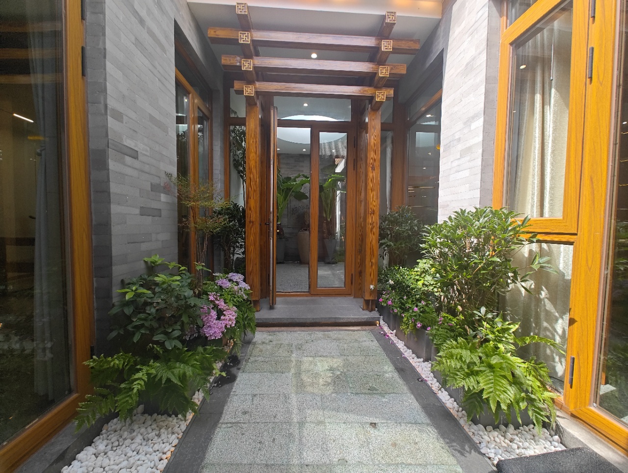 西城区什刹海恭王府柳荫街附近四合院