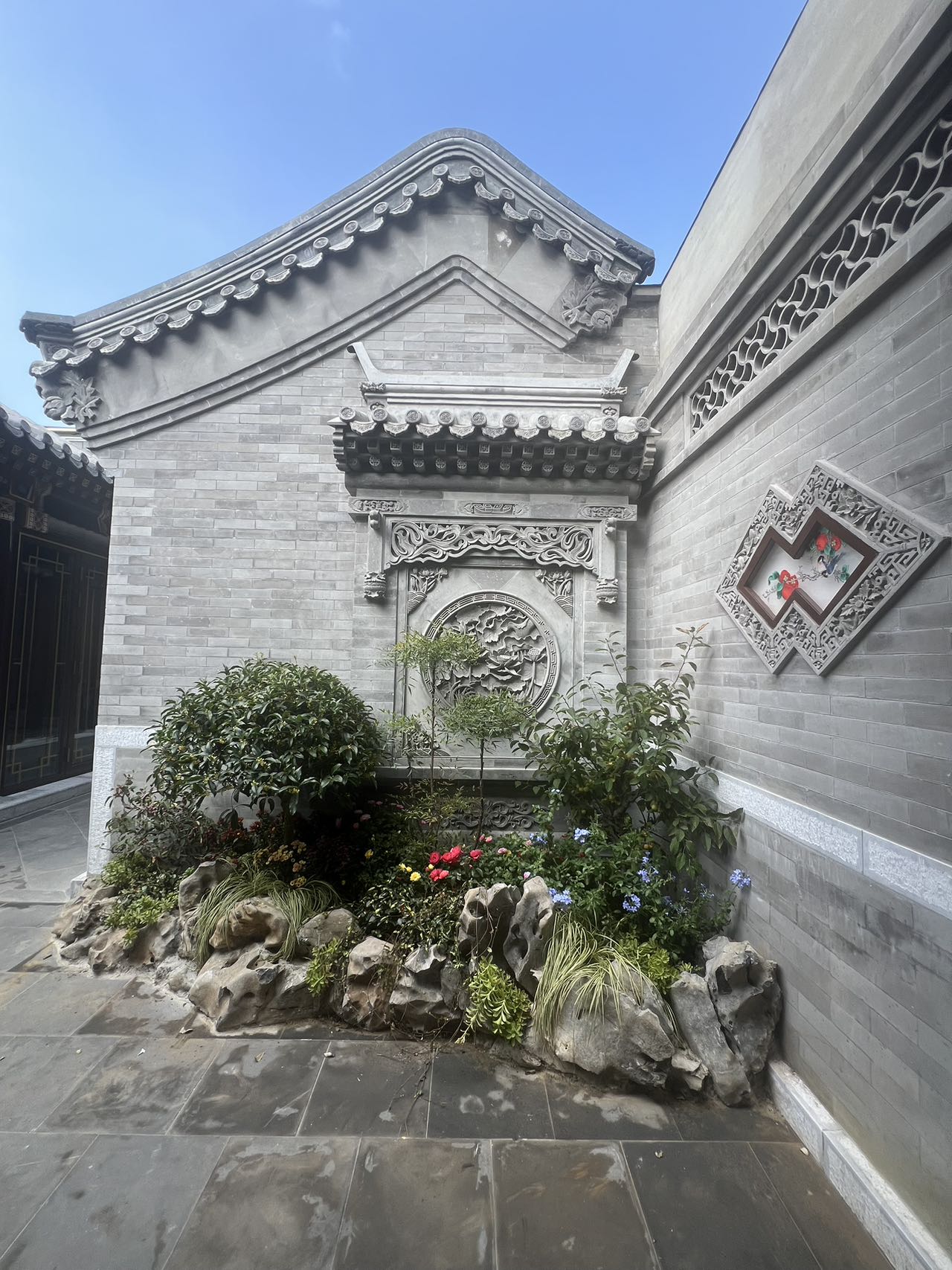 东城雍和宫正座带车位豪华四合院